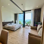 อพาร์ทเม้น Arom Wongamat Luxury Boutique Beachfront In North Pattaya, 702