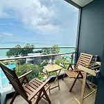 Arom Wongamat Luxury Boutique Beachfront In North Pattaya, 702 อพาร์ทเม้น