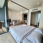 อพาร์ทเม้น Arom Wongamat Luxury Boutique Beachfront In North Pattaya, 702