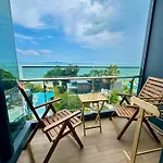 อพาร์ทเม้น Arom Wongamat Luxury Boutique Beachfront In North Pattaya, 702 *