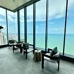 Arom Wongamat Luxury Boutique Beachfront In North Pattaya, 702 อพาร์ทเม้น