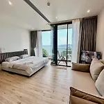Arom Wongamat Luxury Boutique Beachfront In North Pattaya, 702 Pattaya