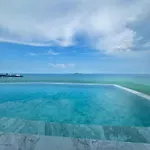 อพาร์ทเม้น Arom Wongamat Luxury Boutique Beachfront In North Pattaya, 702 *