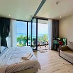 อพาร์ทเม้น Arom Wongamat Luxury Boutique Beachfront In North Pattaya, 702 *
