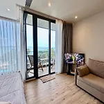 Arom Wongamat Luxury Boutique Beachfront In North Pattaya, 702 อพาร์ทเม้น