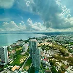อพาร์ทเม้น Arom Wongamat Luxury Boutique Beachfront In North Pattaya, 702 Pattaya