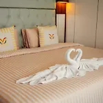 โรงแรม Nova Sea View 4*