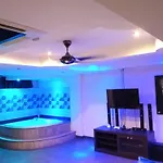 75 Sqm Type Jacuzzi 101a อพาร์ทเม้น *