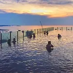 The Base Deluxe * Pattaya