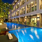 Hotel J