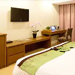 Hotel The 