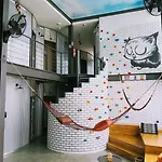 Asleep By Lantana Hostel *
