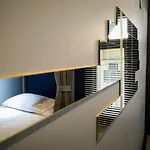 Hostel Asleep By Lantana *