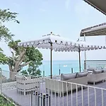 โรงแรม Cross Pratamnak Pattaya