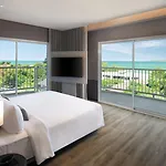 โรงแรม Cross Pratamnak 5*