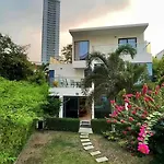 Youth Journey Six-bedroom Pool วิลล่า