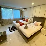 Youth Journey Six-bedroom Pool วิลล่า