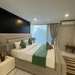 Youth Journey Six-bedroom Pool *