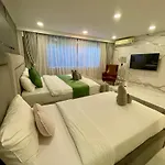 Youth Journey Six-bedroom Pool วิลล่า