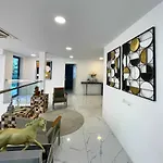 Youth Journey Six-bedroom Pool วิลล่า *