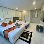 Youth Journey Six-bedroom Pool