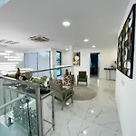 Youth Journey Six-bedroom Pool วิลล่า