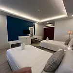 Curve Boutique * Pattaya