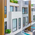 โรงแรม Hiii Aura Pool 5*