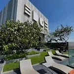 อพาร์ทเม้น Edge - High Floor Sea View With Rooftop Pool Pattaya