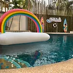 Sand Sea U Pool Villa Homestay