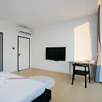 โรงแรม Hiii Aura Pool 5*