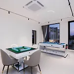 โรงแรม Hiii Aura Pool