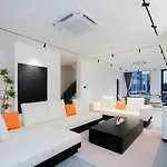 โรงแรม Hiii Aura Pool 5*