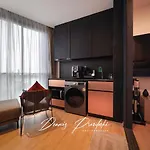 อพาร์ทเม้น Luxury Edge Seaview *