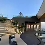Luxury Edge Seaview *