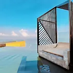 Luxury Edge Seaview Apartment