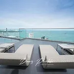 Luxury Edge Seaview อพาร์ทเม้น *