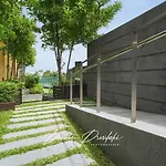 อพาร์ทเม้น Luxury Edge Seaview