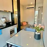 อพาร์ทเม้น Base Quiet King-bed With Infinity Pool & Free Netflix!