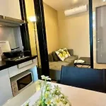 อพาร์ทเม้น Base Quiet King-bed With Infinity Pool & Free Netflix! Pattaya