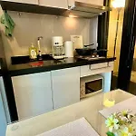 Base Quiet King-bed With Infinity Pool & Free Netflix! Pattaya