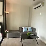 Base Quiet King-bed With Infinity Pool & Free Netflix! Pattaya