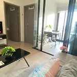 Base Quiet King-bed With Infinity Pool & Free Netflix! * Pattaya