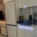 芭提雅中天维塔拉奢华黄金风格酒店公寓中天汽车站旁边