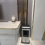 芭提雅中天维塔拉奢华黄金风格酒店公寓中天汽车站旁边 *