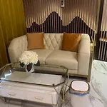 芭提雅中天维塔拉奢华黄金风格酒店公寓中天汽车站旁边 อพาร์ทเม้น *