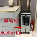 芭提雅中天维塔拉奢华黄金风格酒店公寓中天汽车站旁边 *