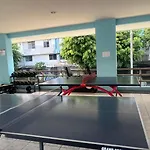 芭提雅中天维塔拉奢华黄金风格酒店公寓中天汽车站旁边 * Pattaya