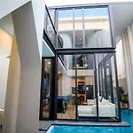 Modern 4br Pool In Good Location วิลล่า Pattaya