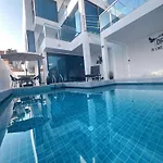 บ้านพัก Modern Pool 5 Minutes To Walking Street & Pattaya